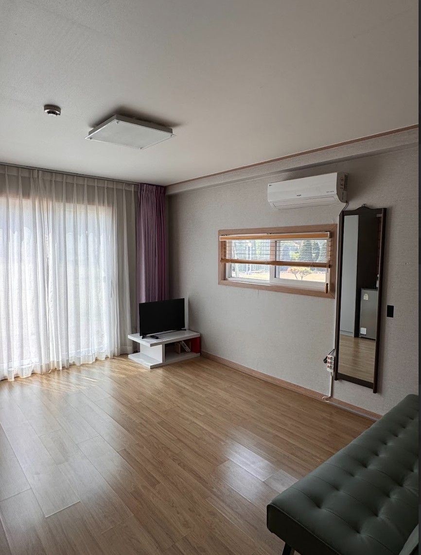 room-card-img-2