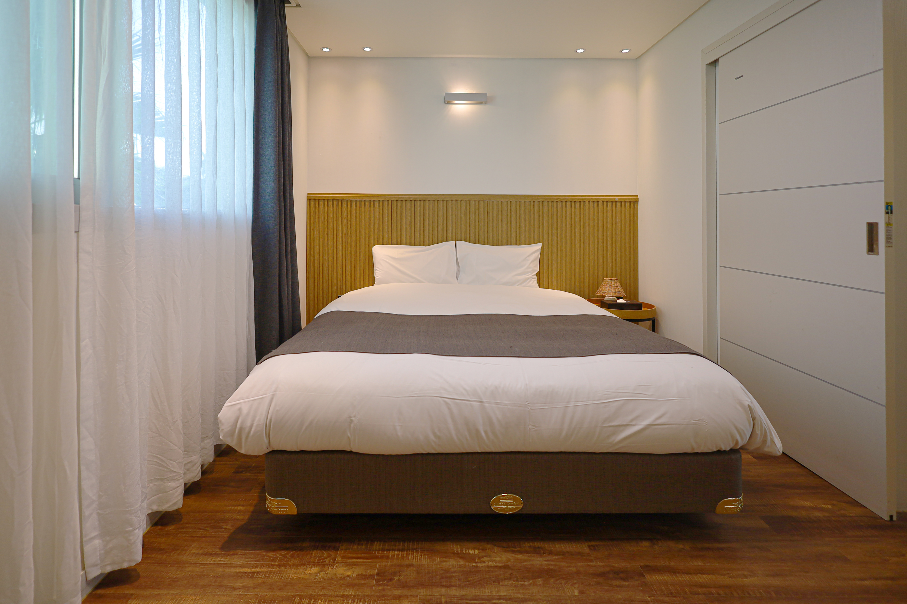 room-card-img-6