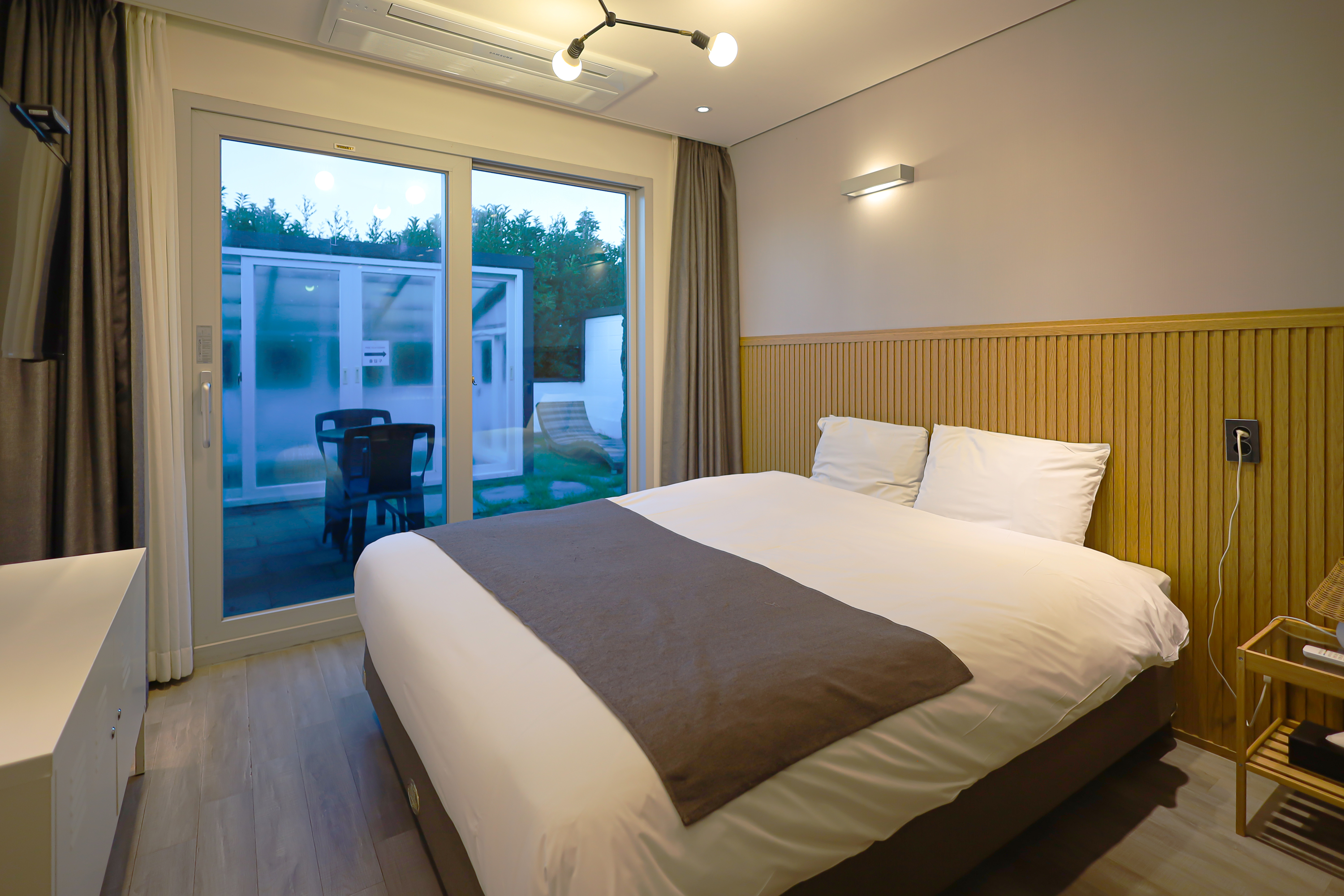 room-card-img-0