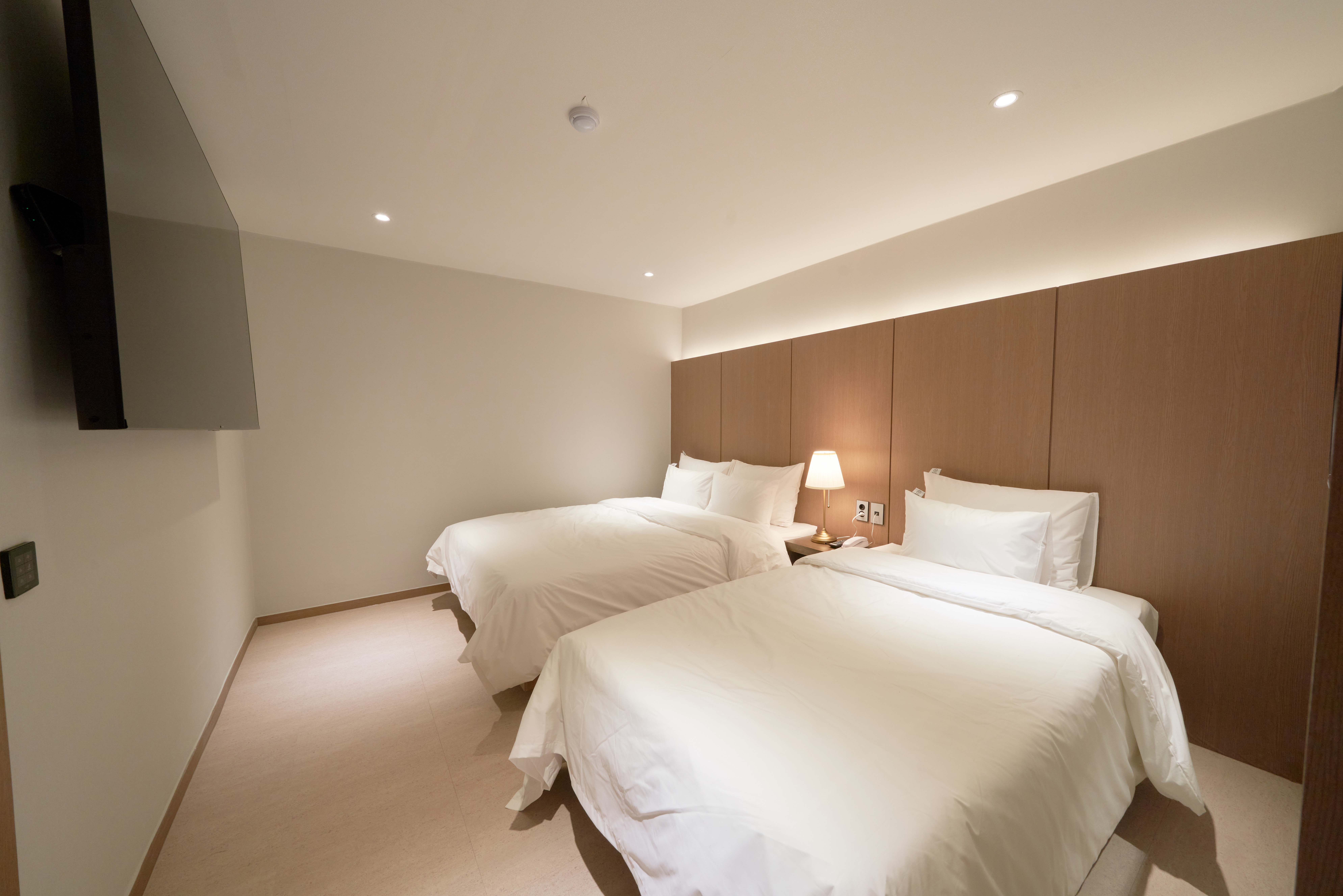 room-card-img-1