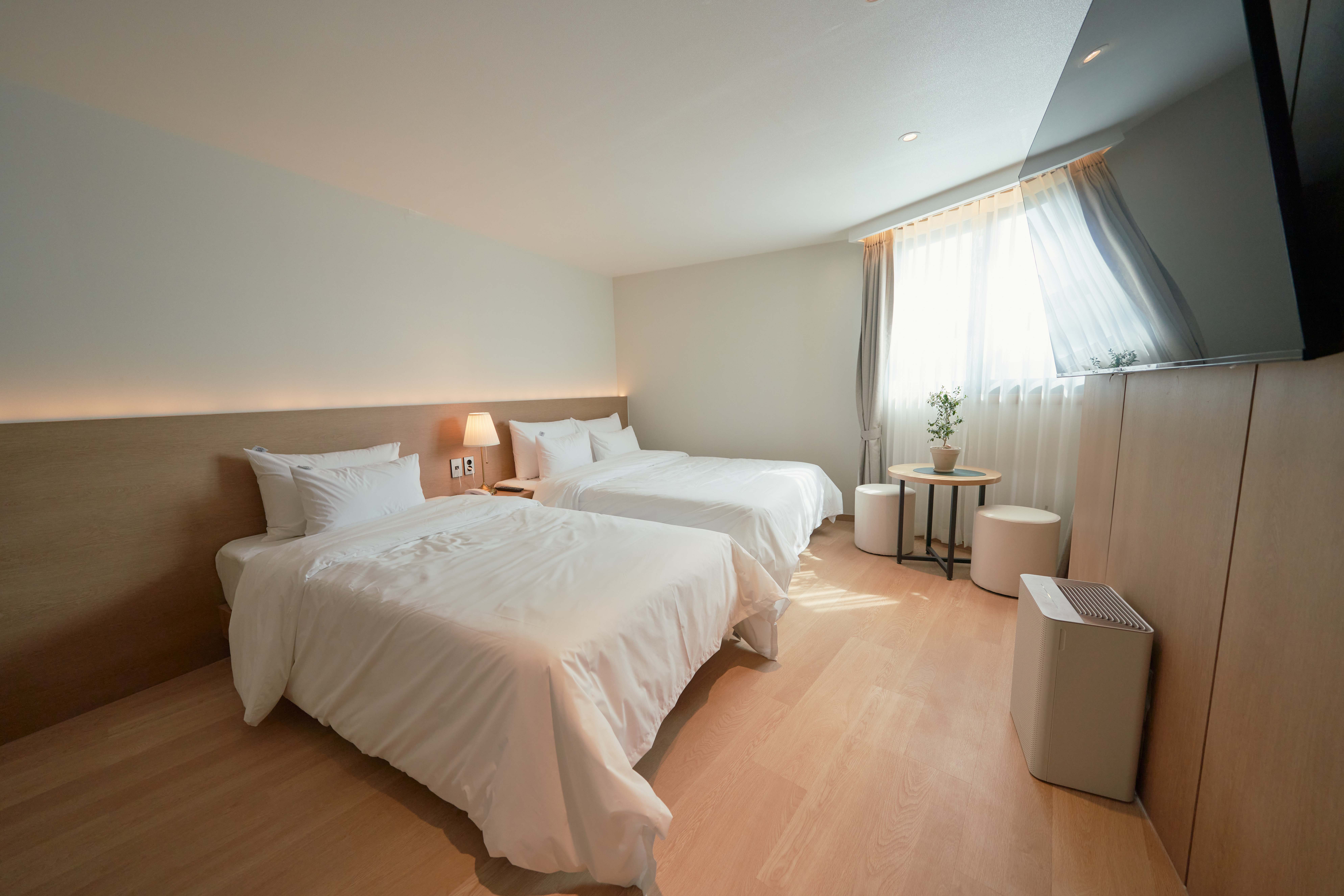 room-card-img-0