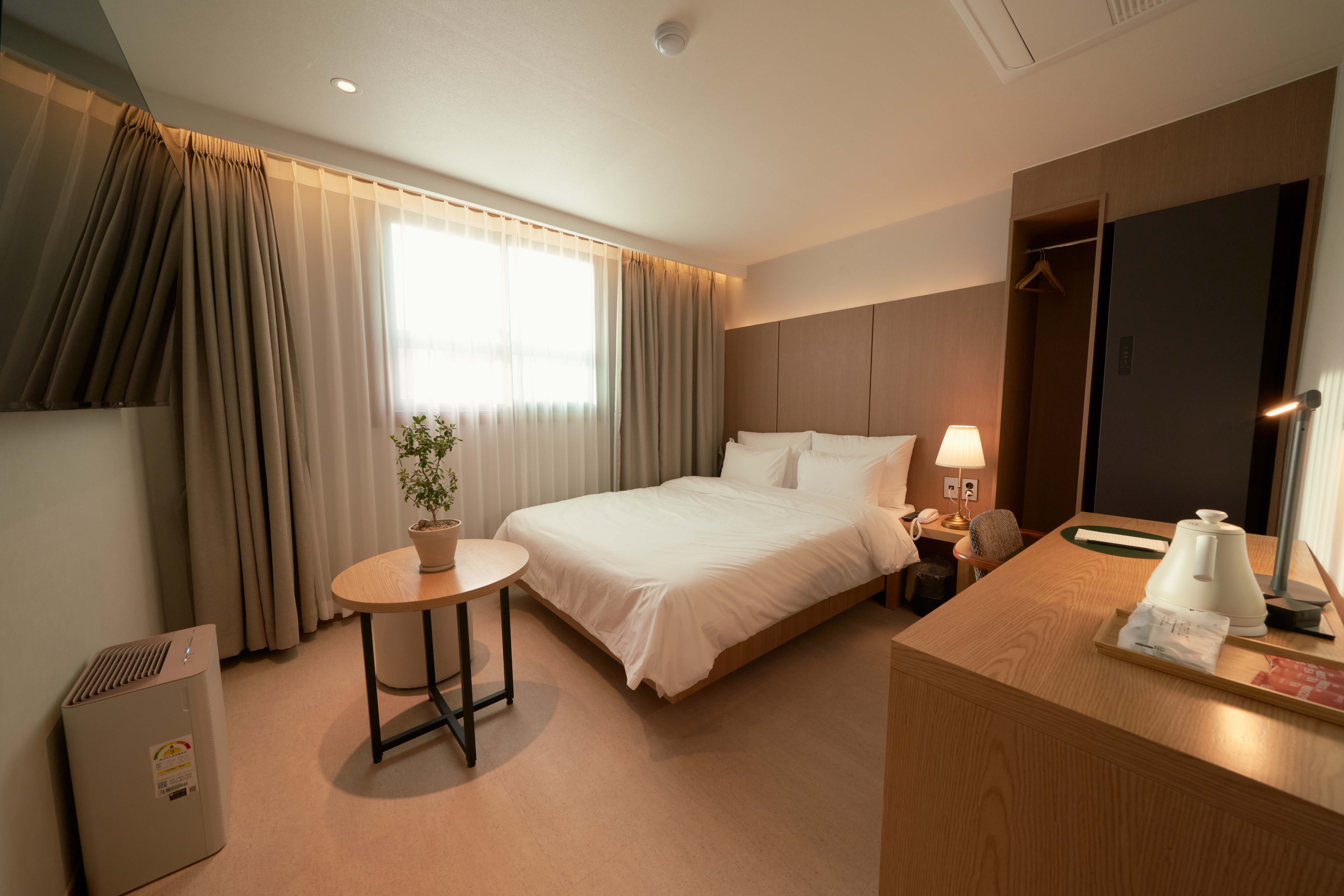 room-card-img-4