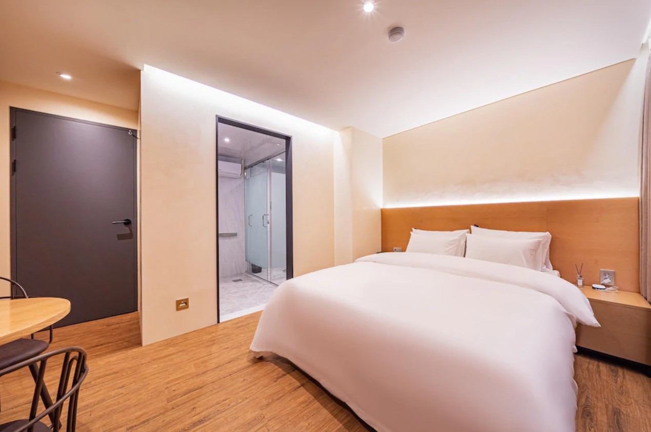 room-card-img-0