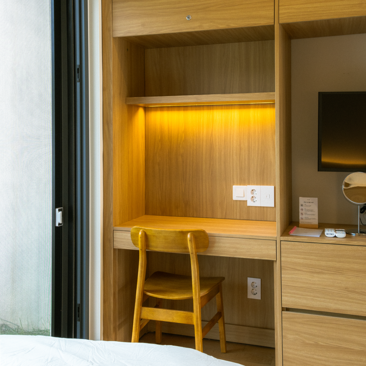 room-card-img-3
