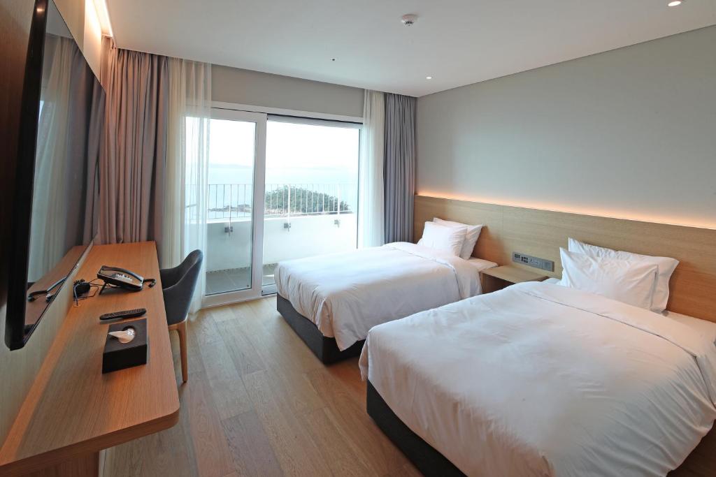 room-card-img-1