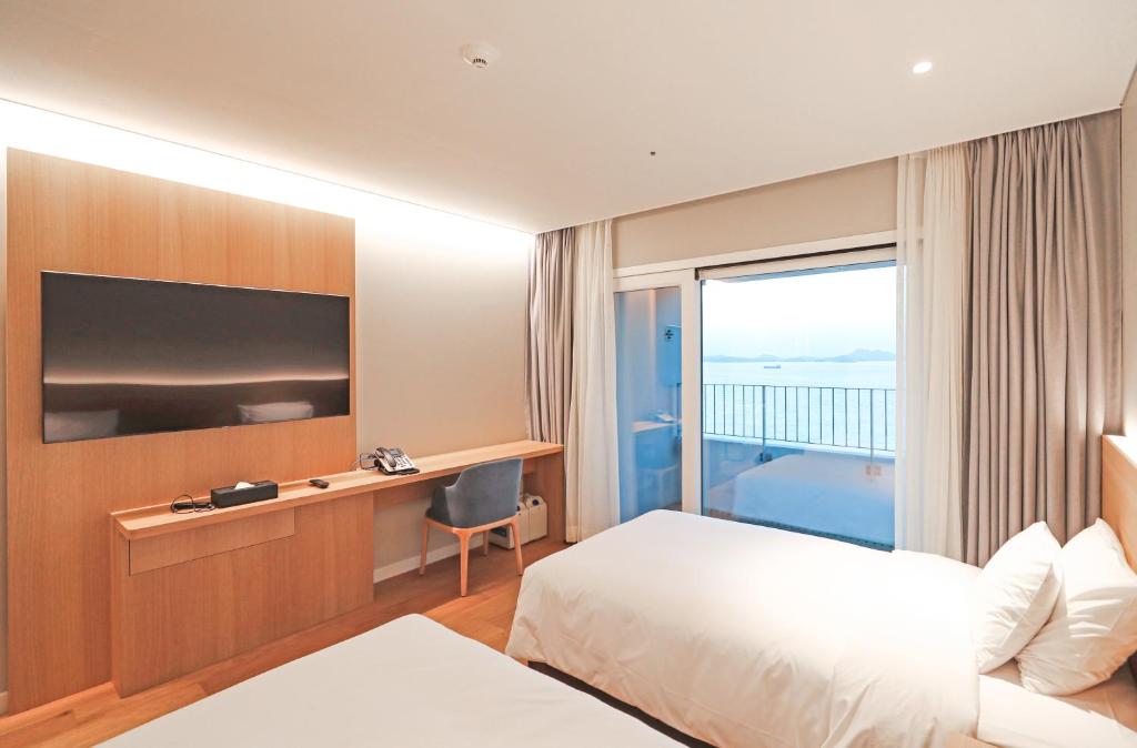 room-card-img-0