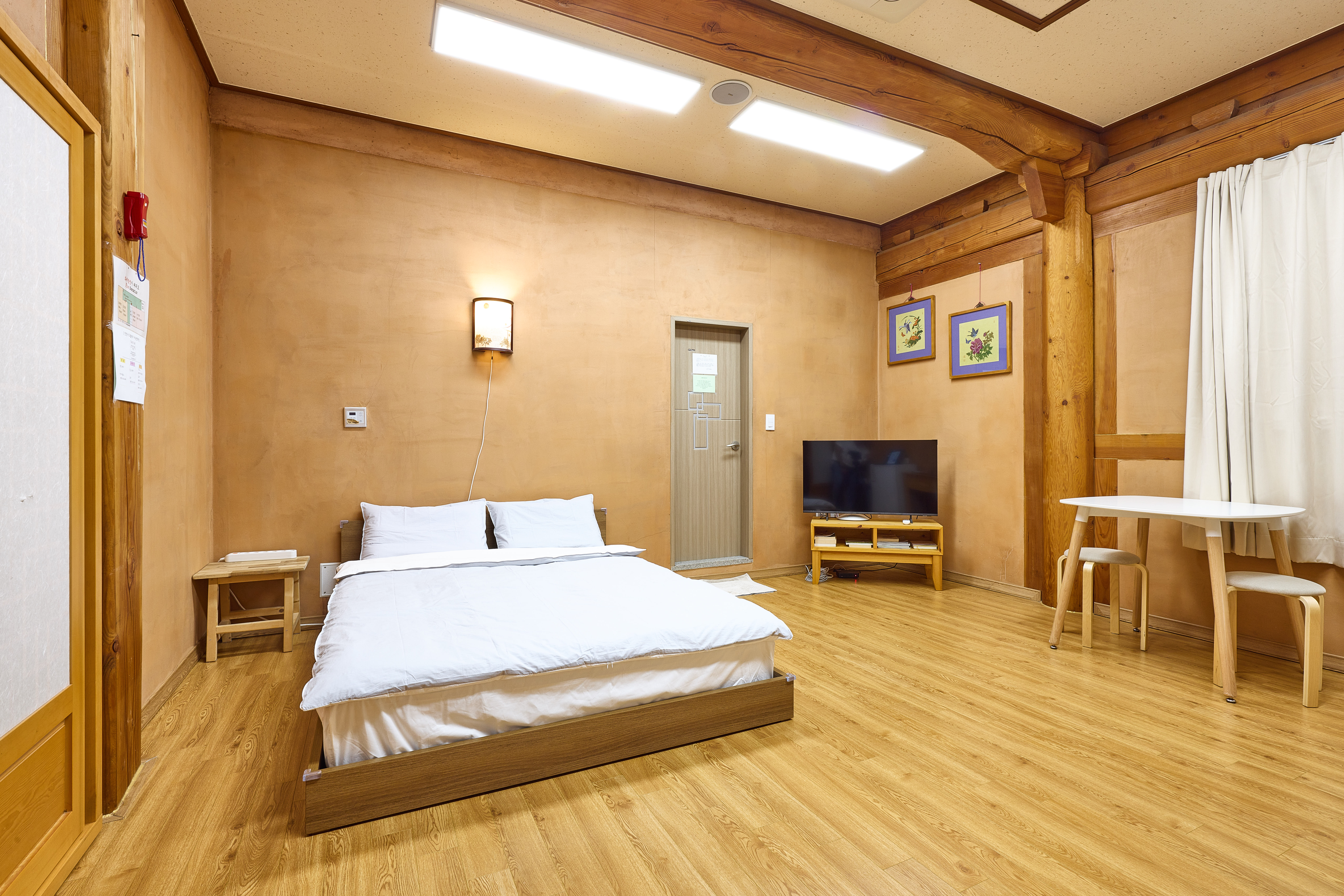 room-card-img-1