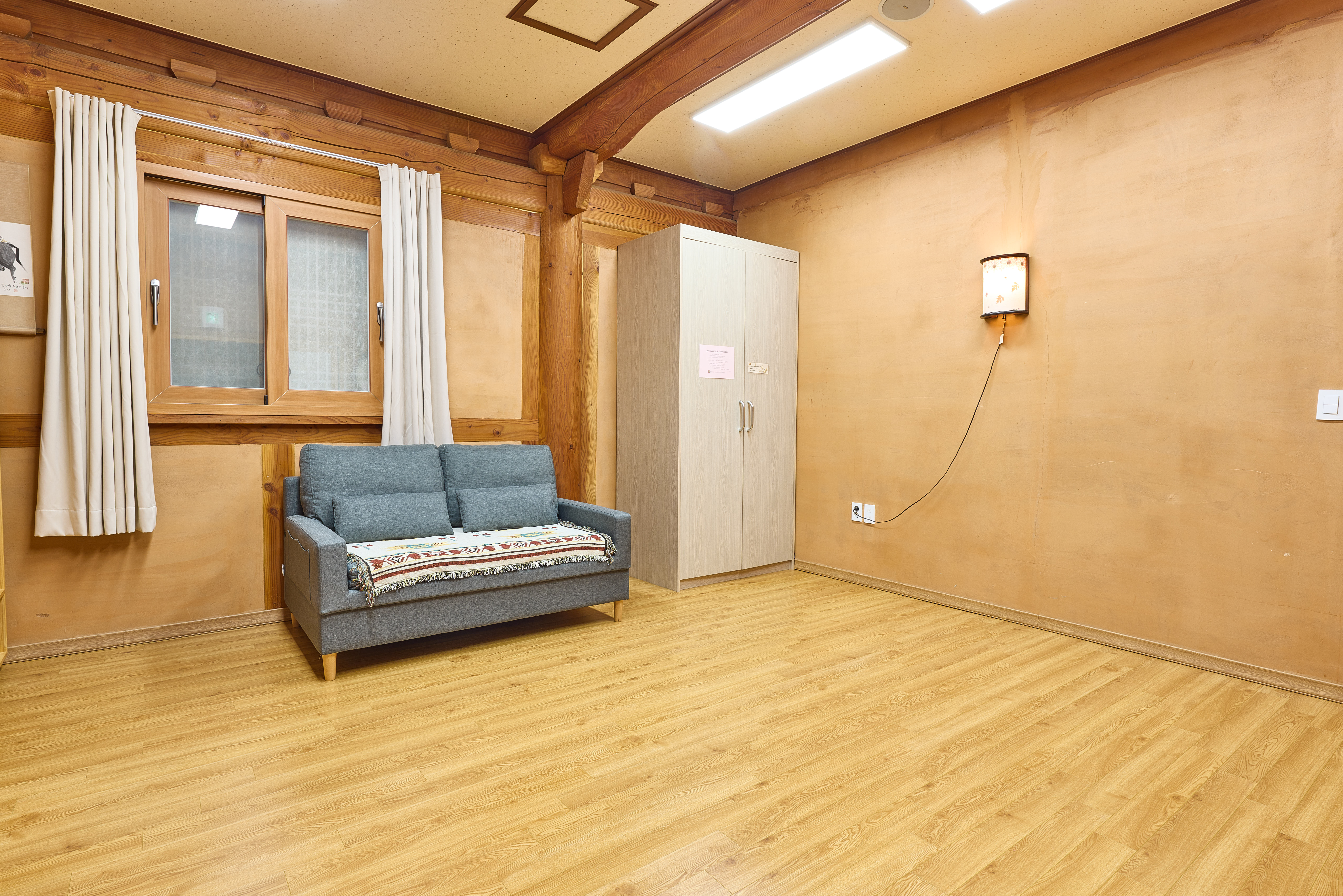 room-card-img-1