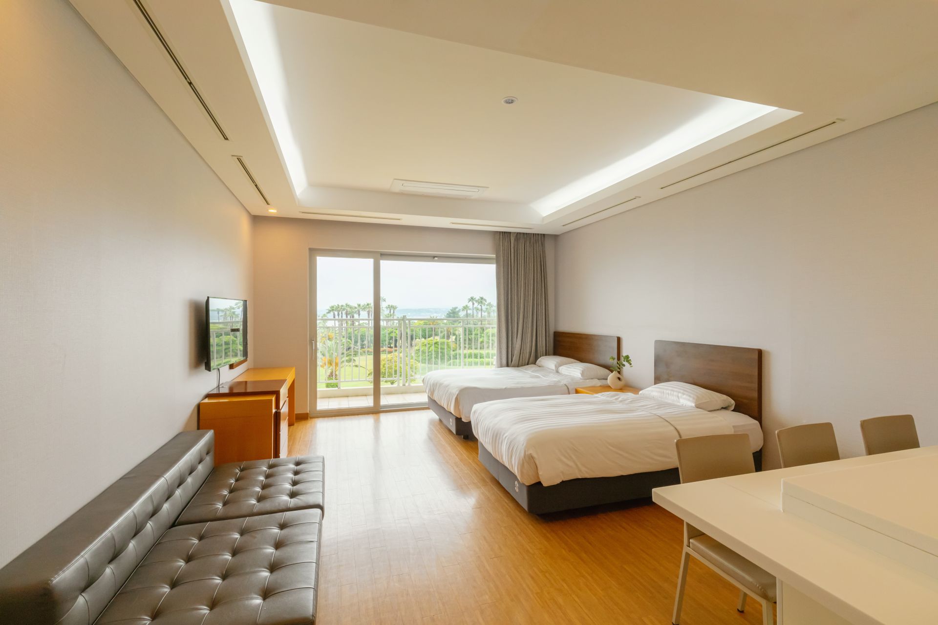room-card-img-0