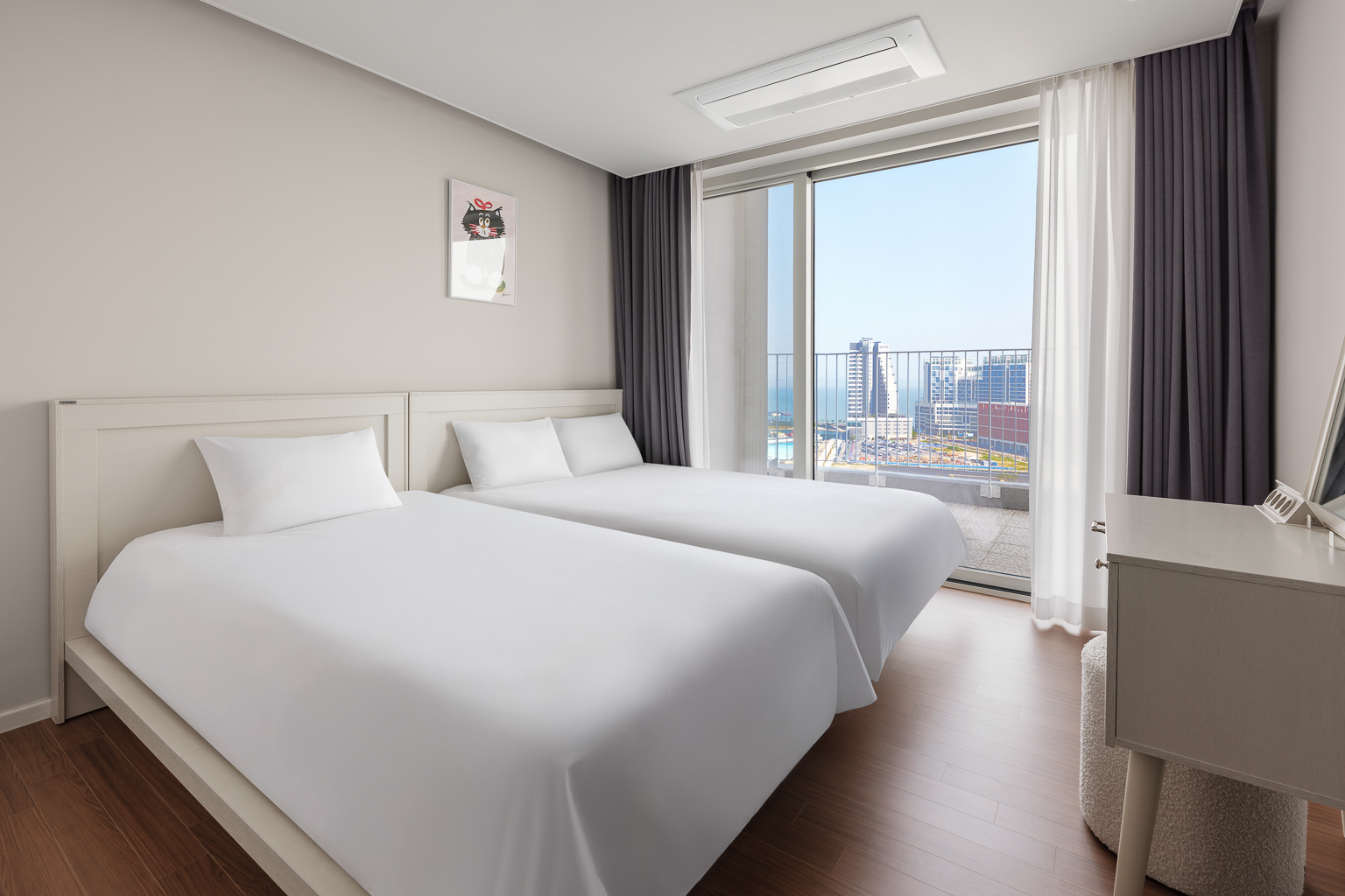 room-card-img-2
