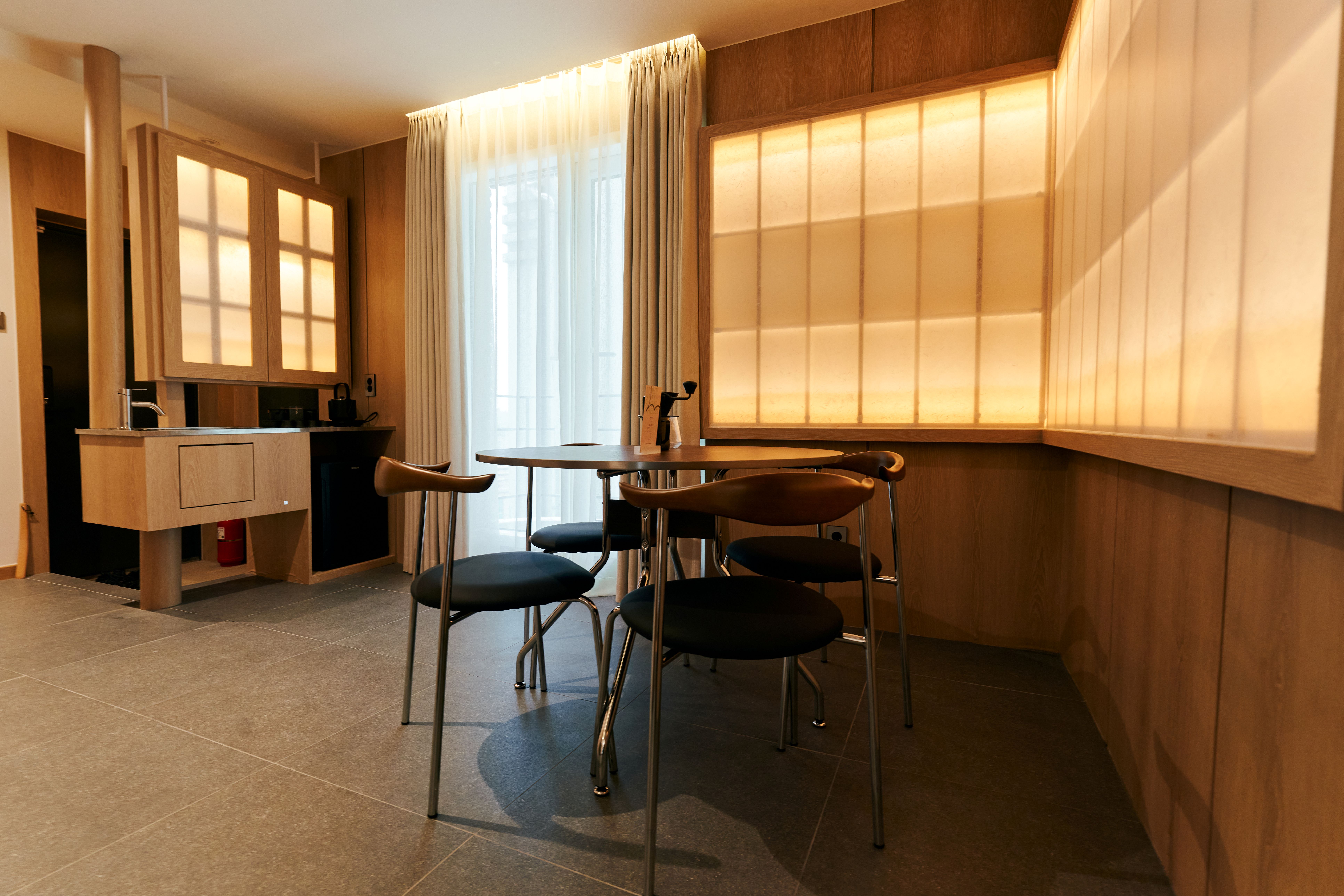 room-card-img-3