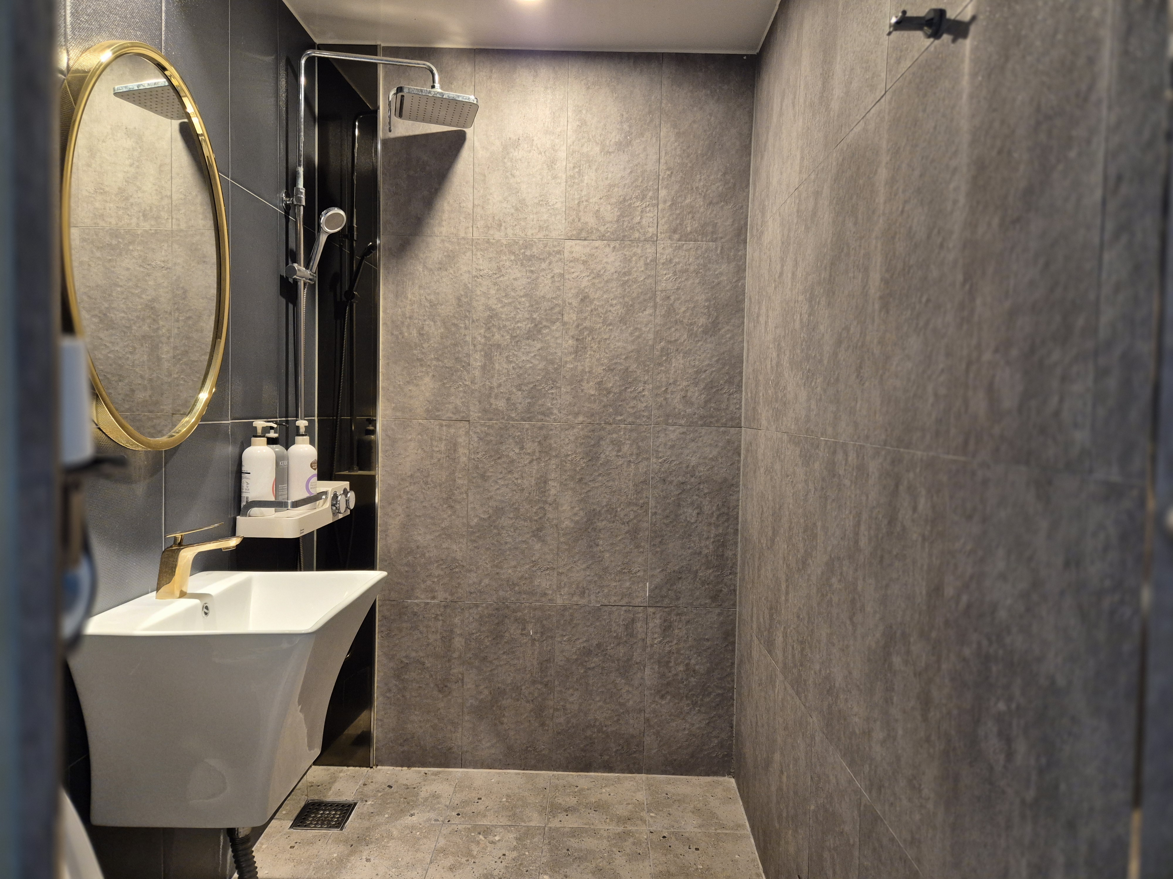 room-card-img-2