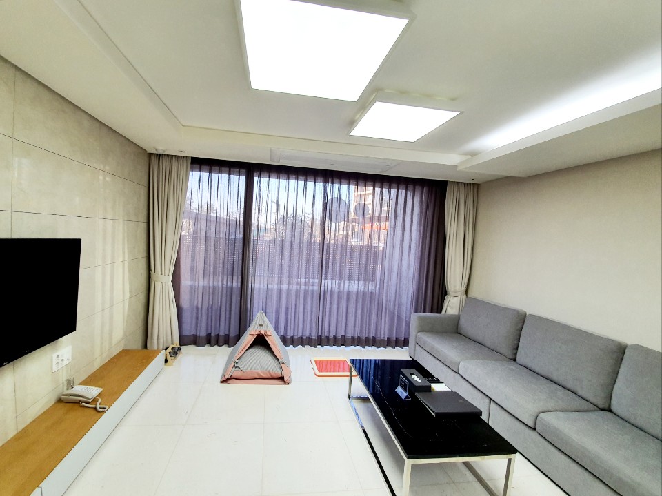 room-card-img-2