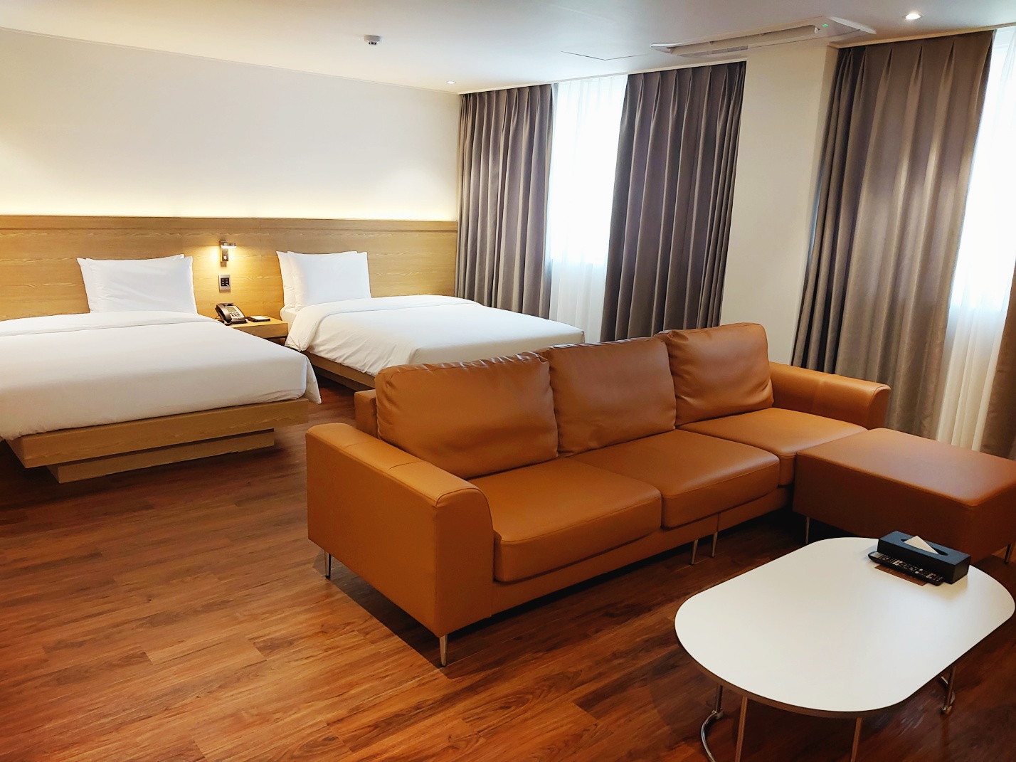 room-card-img-2
