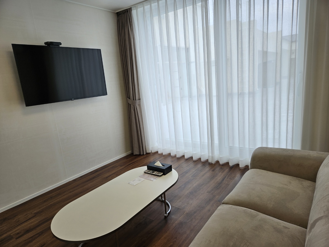 room-card-img-4