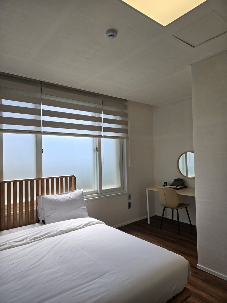 room-card-img-2