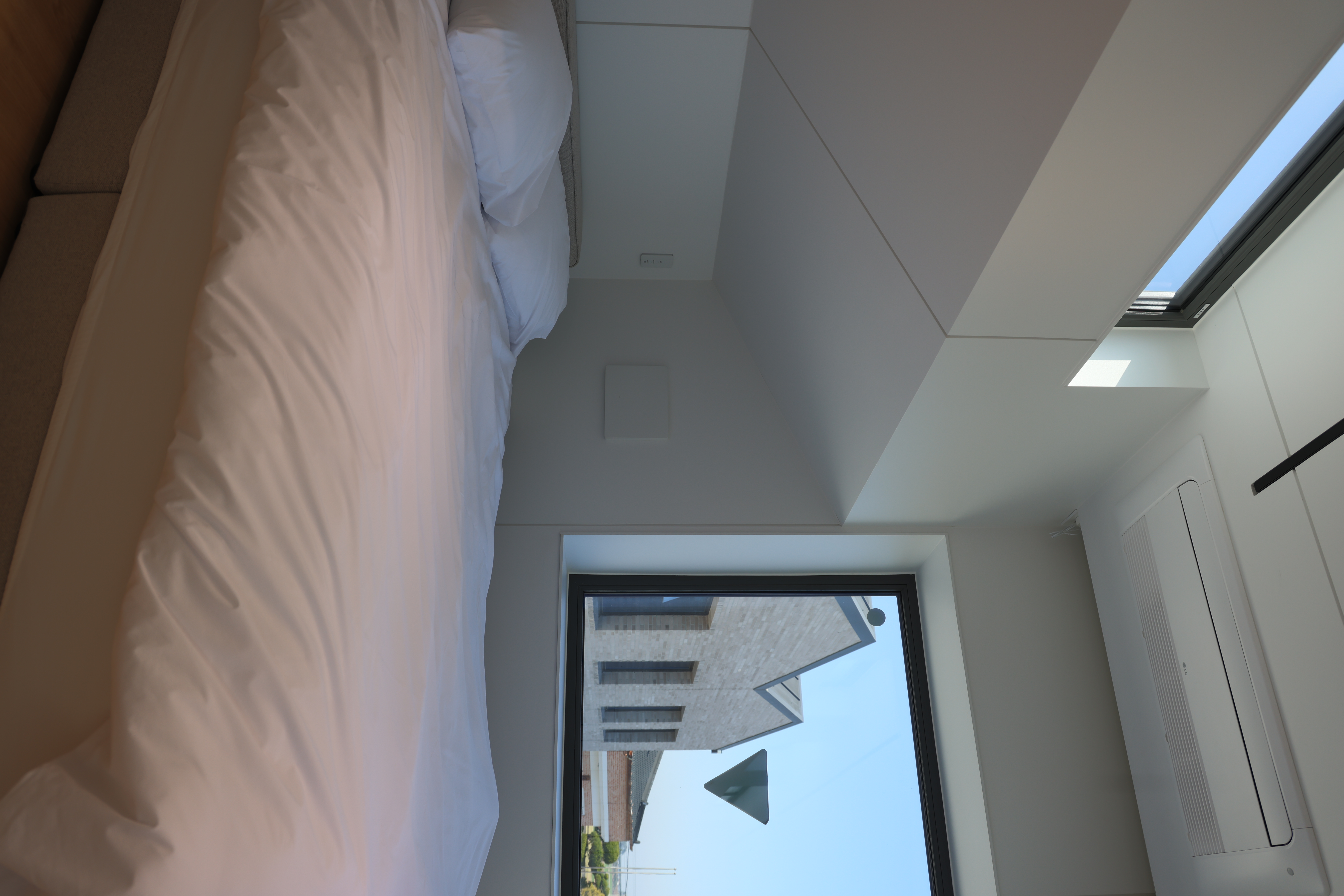 room-card-img-3