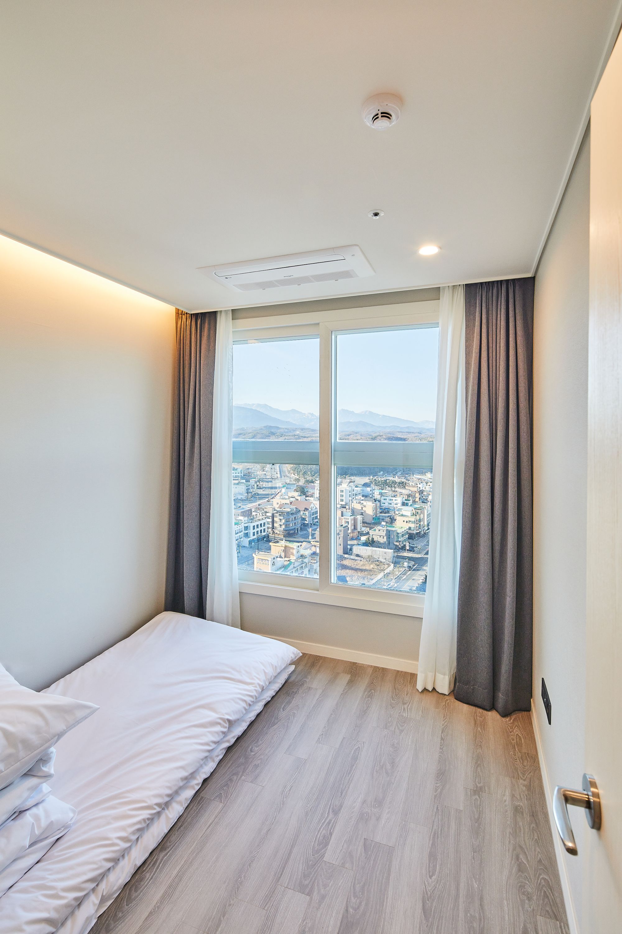 room-card-img-2