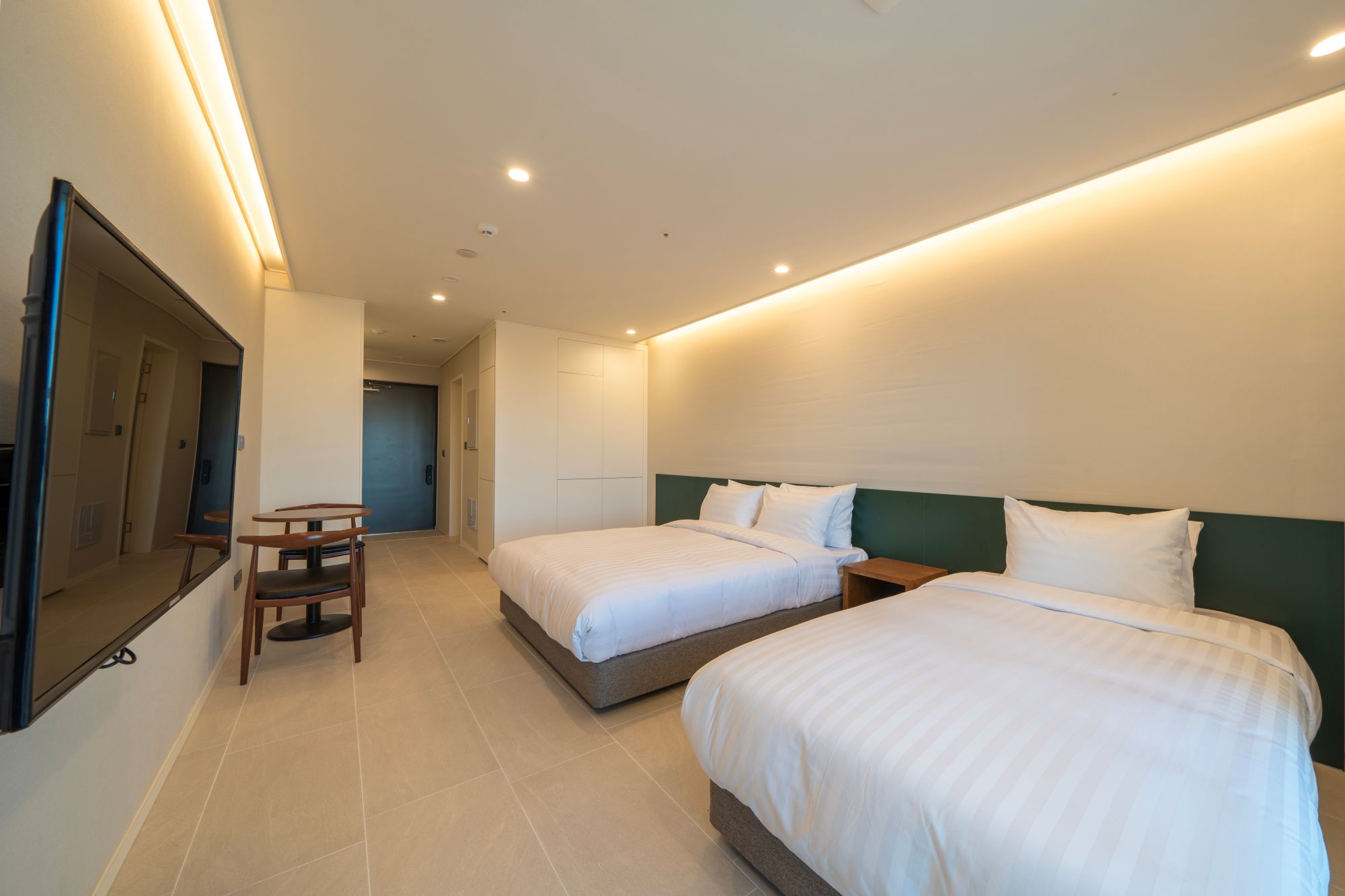 room-card-img-3