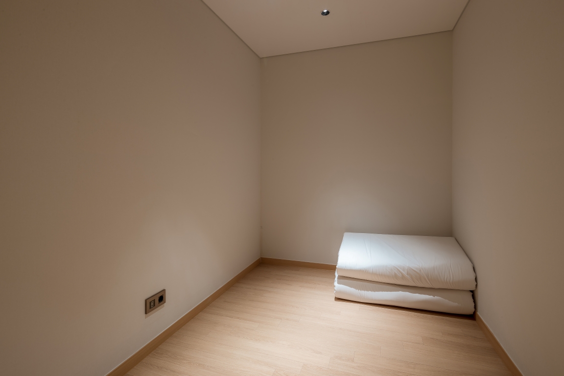room-card-img-4