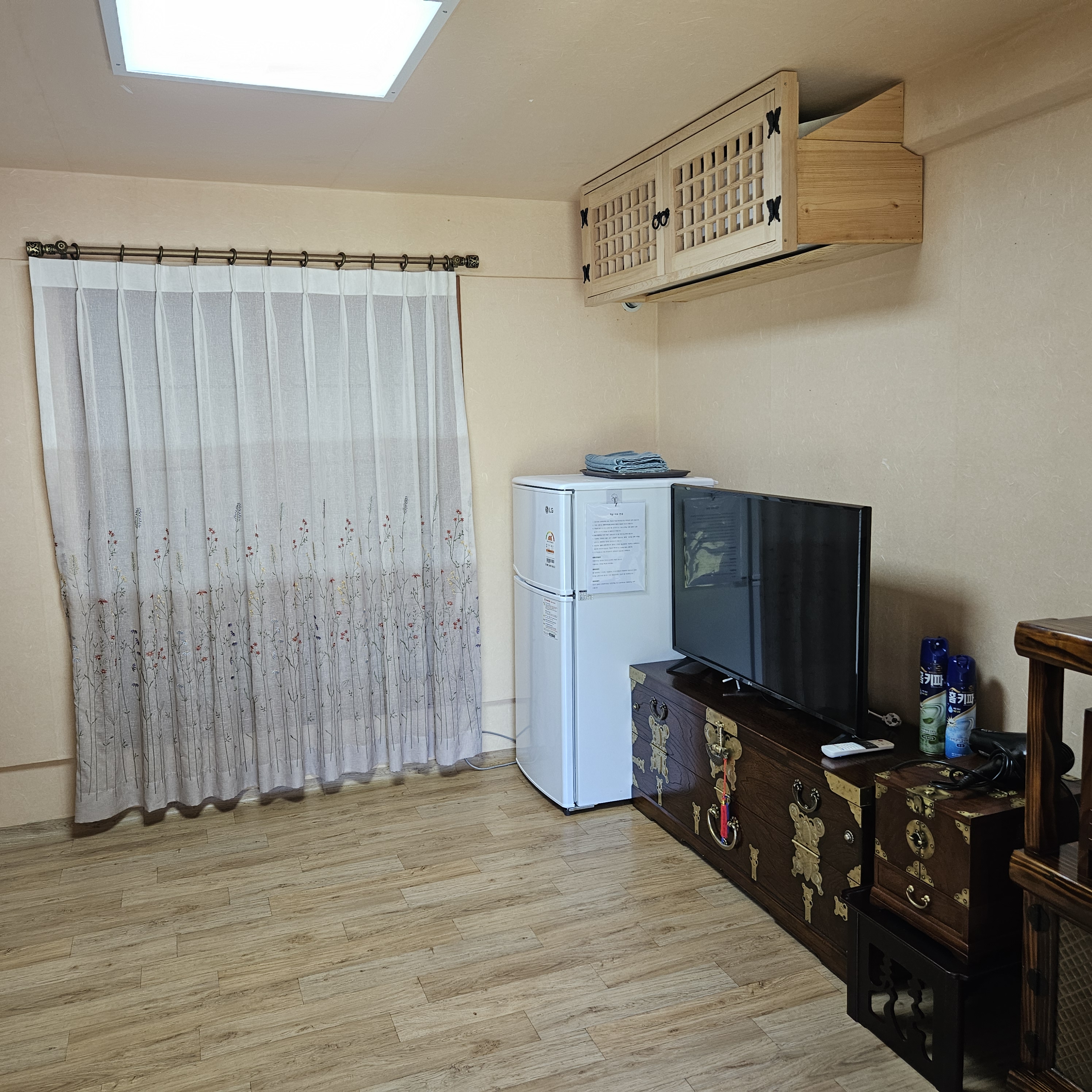 room-card-img-2