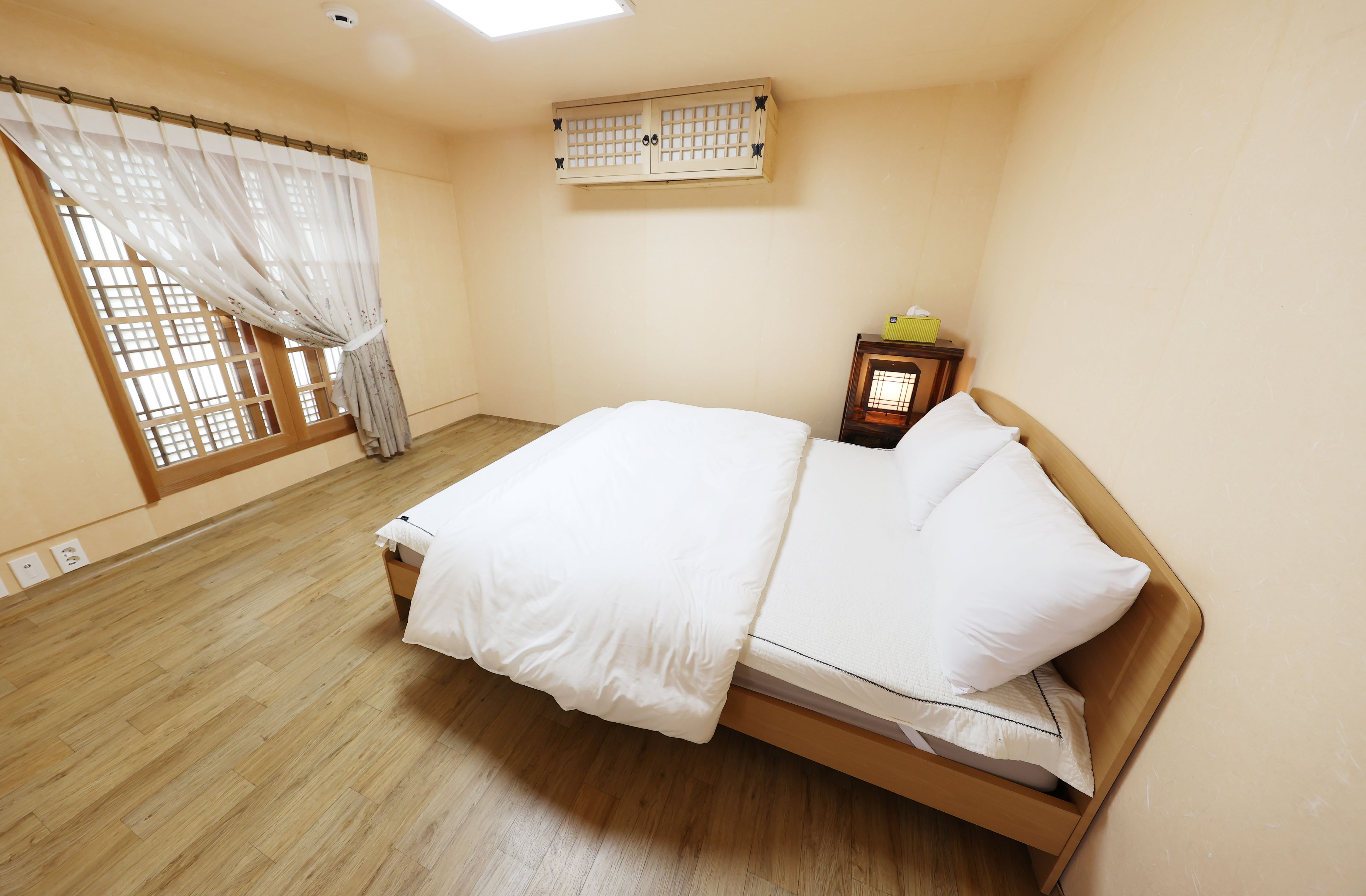 room-card-img-1