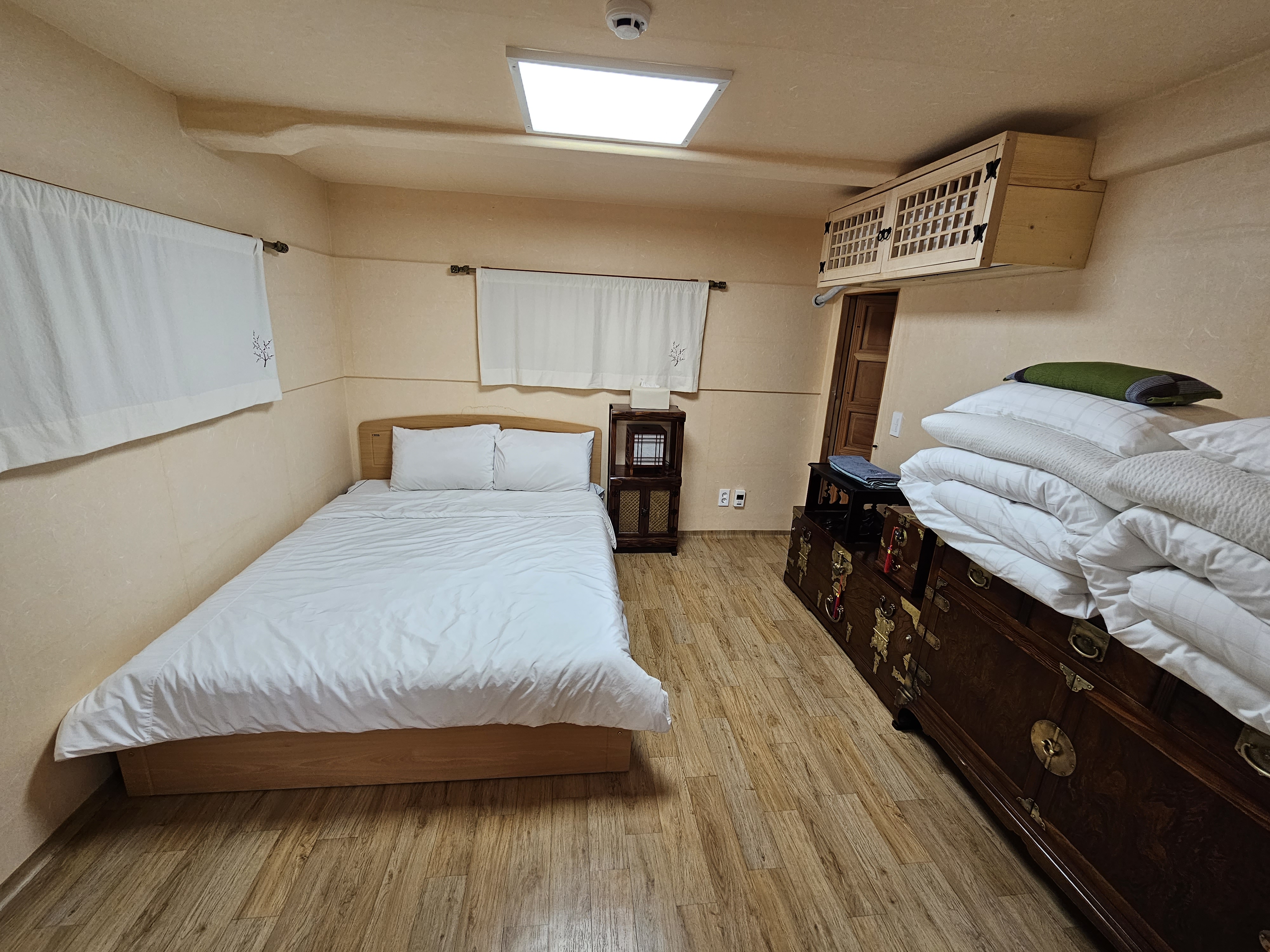 room-card-img-1