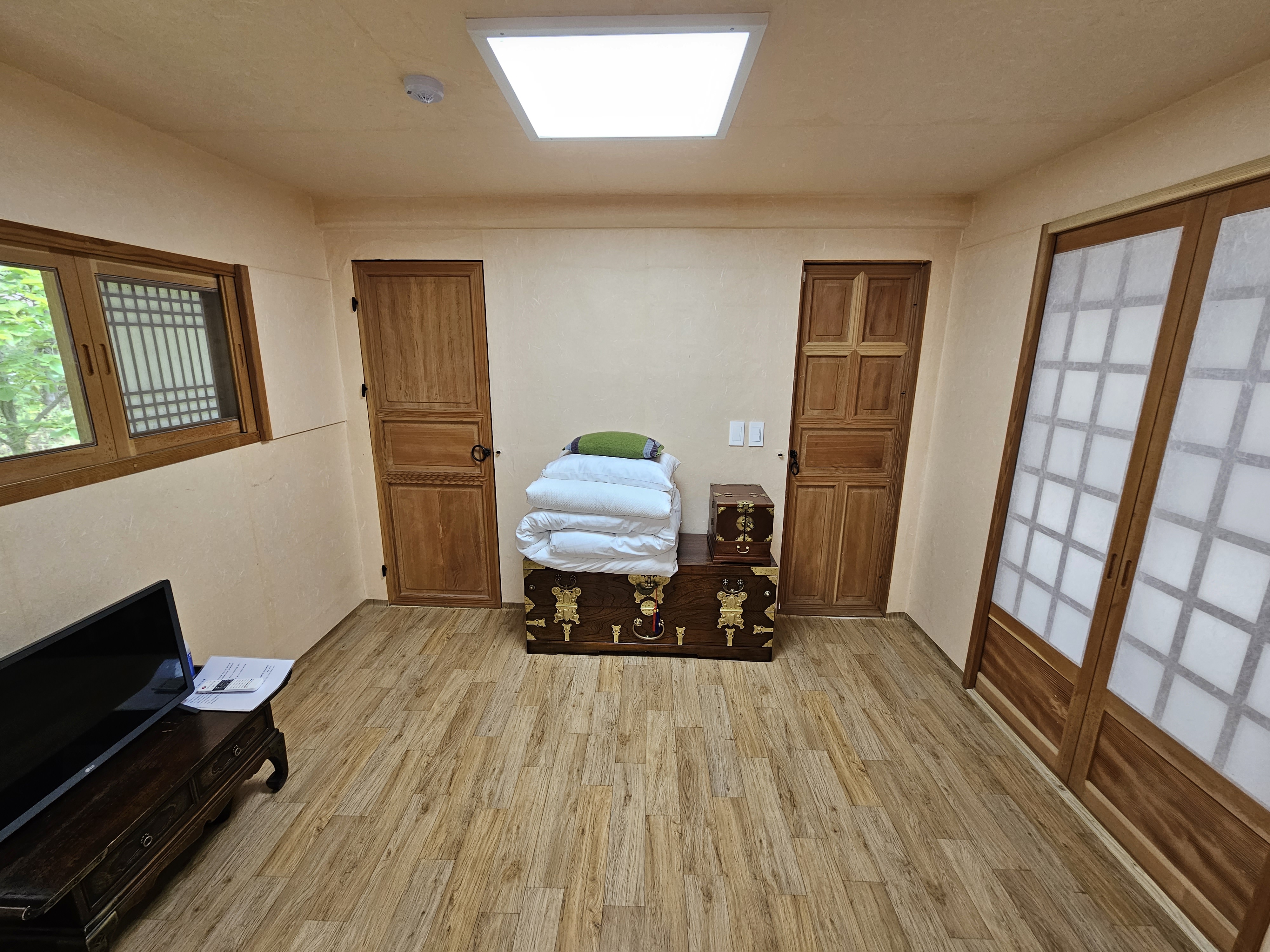 room-card-img-2