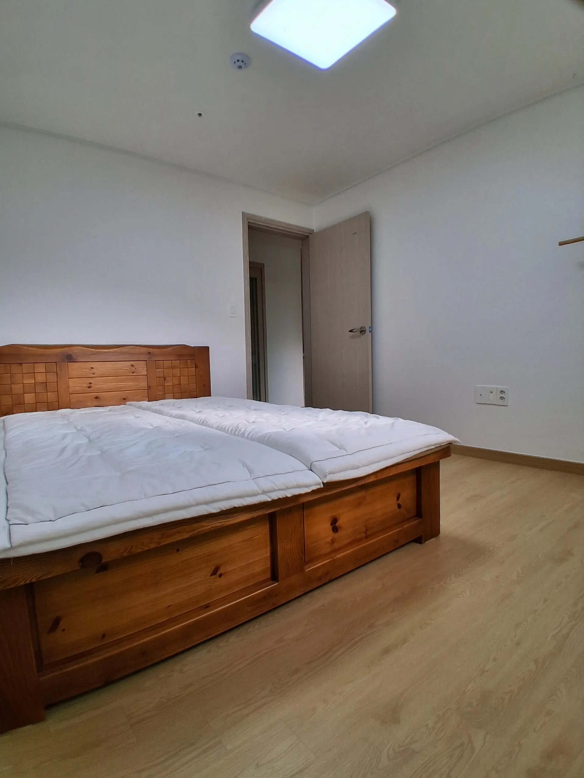 room-card-img-0