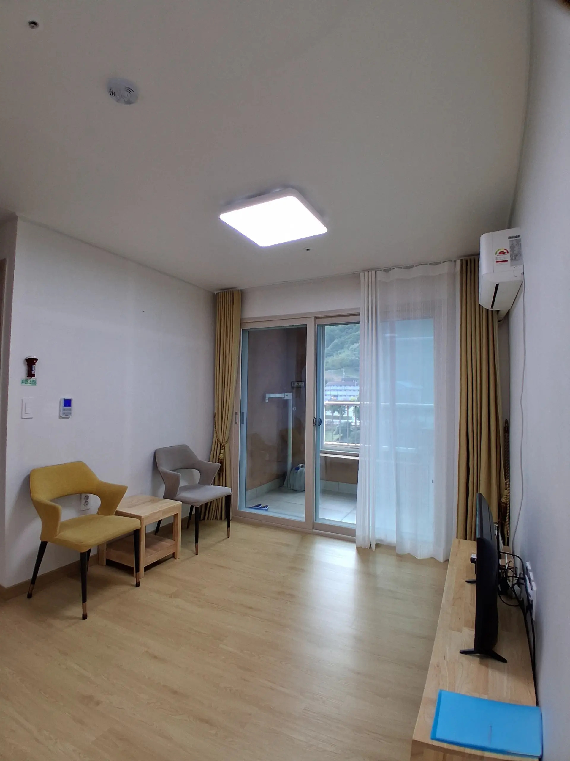 room-card-img-1
