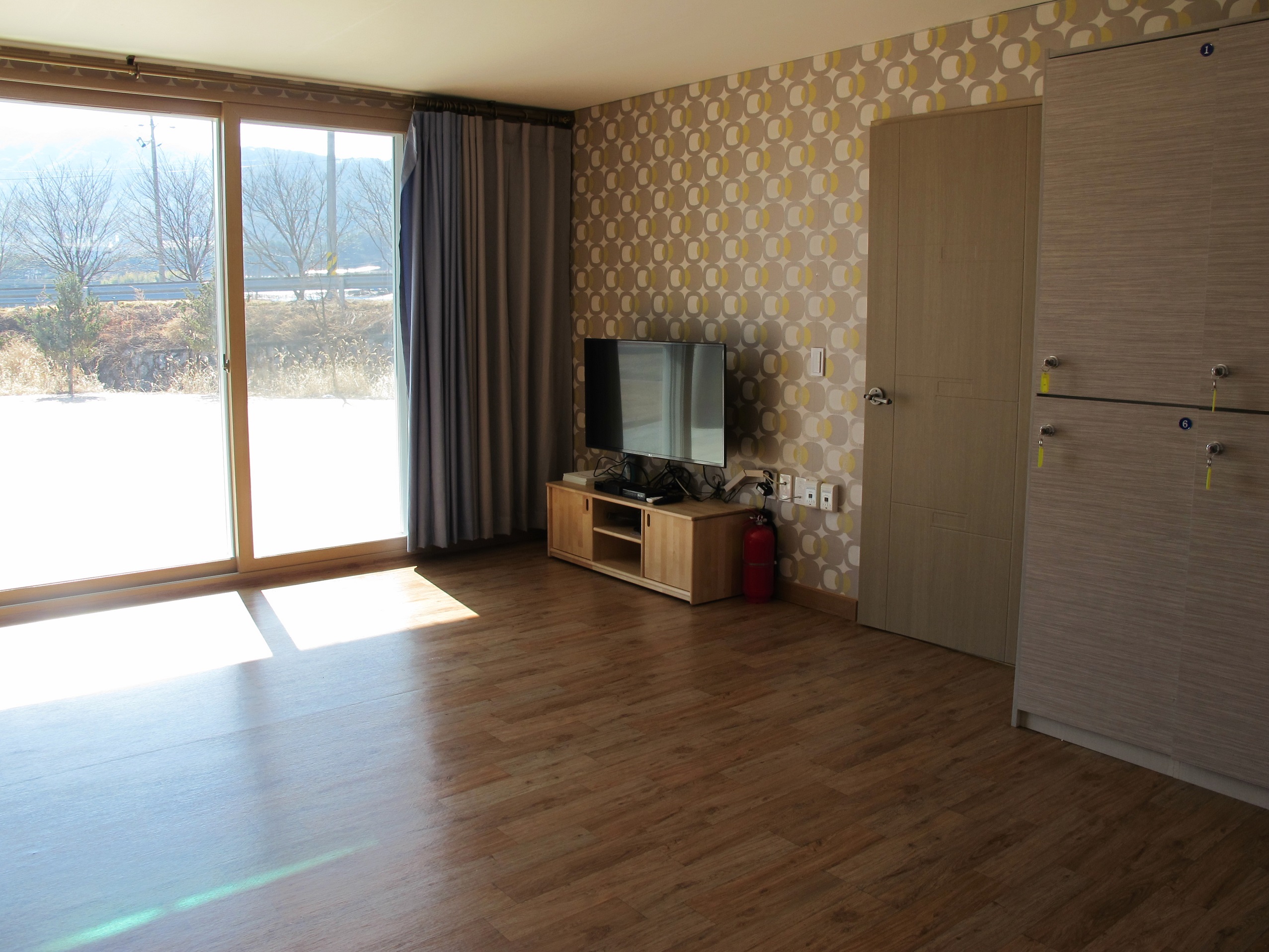 room-card-img-0