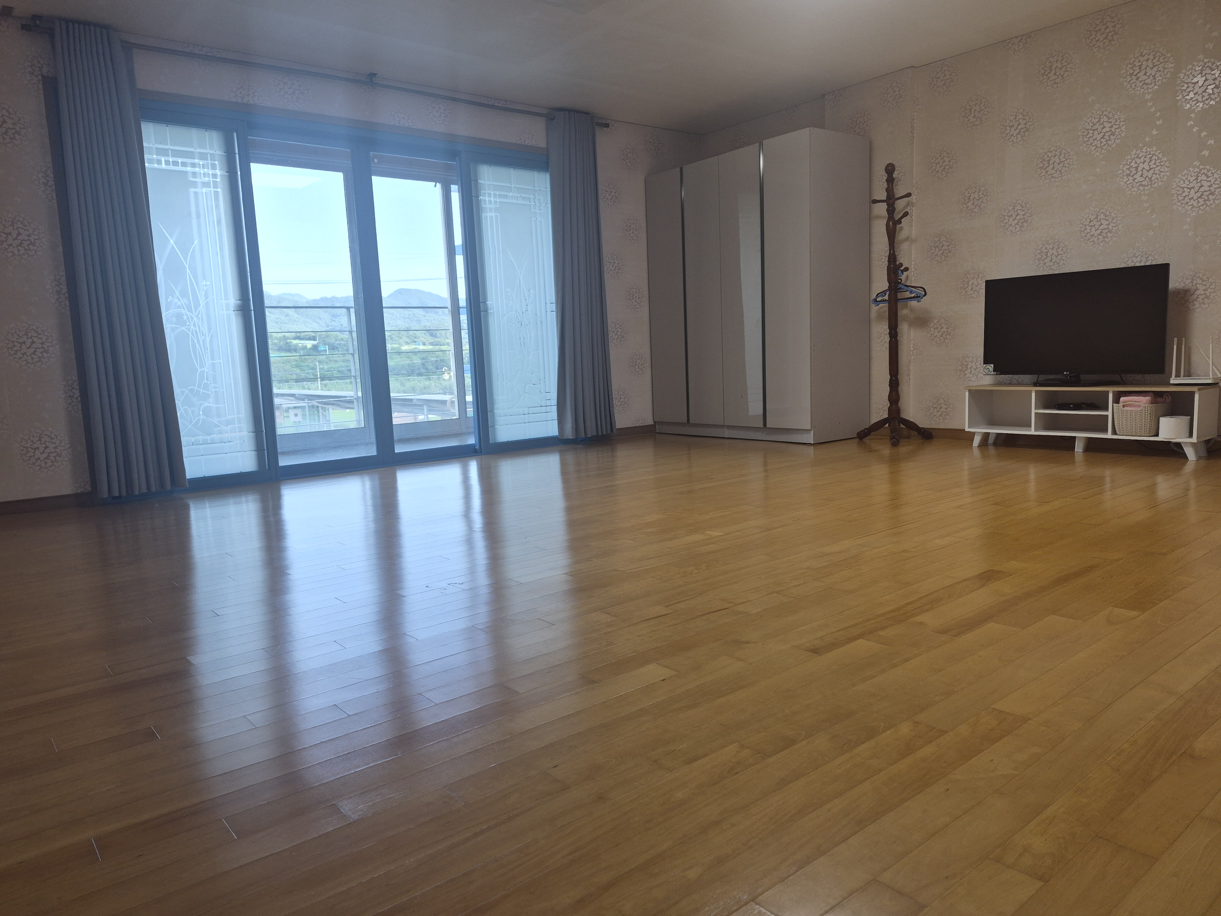 room-card-img-0