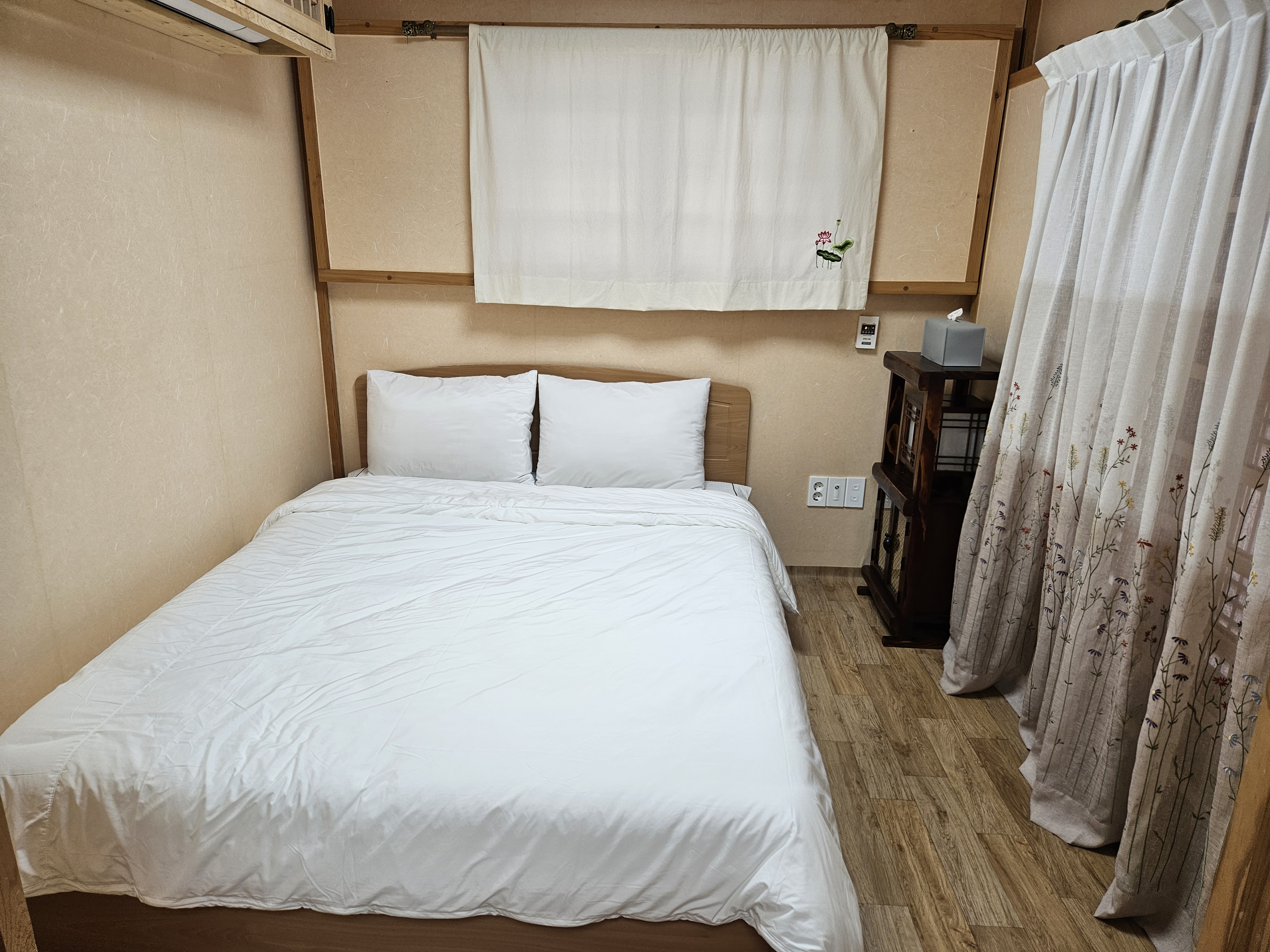 room-card-img-1