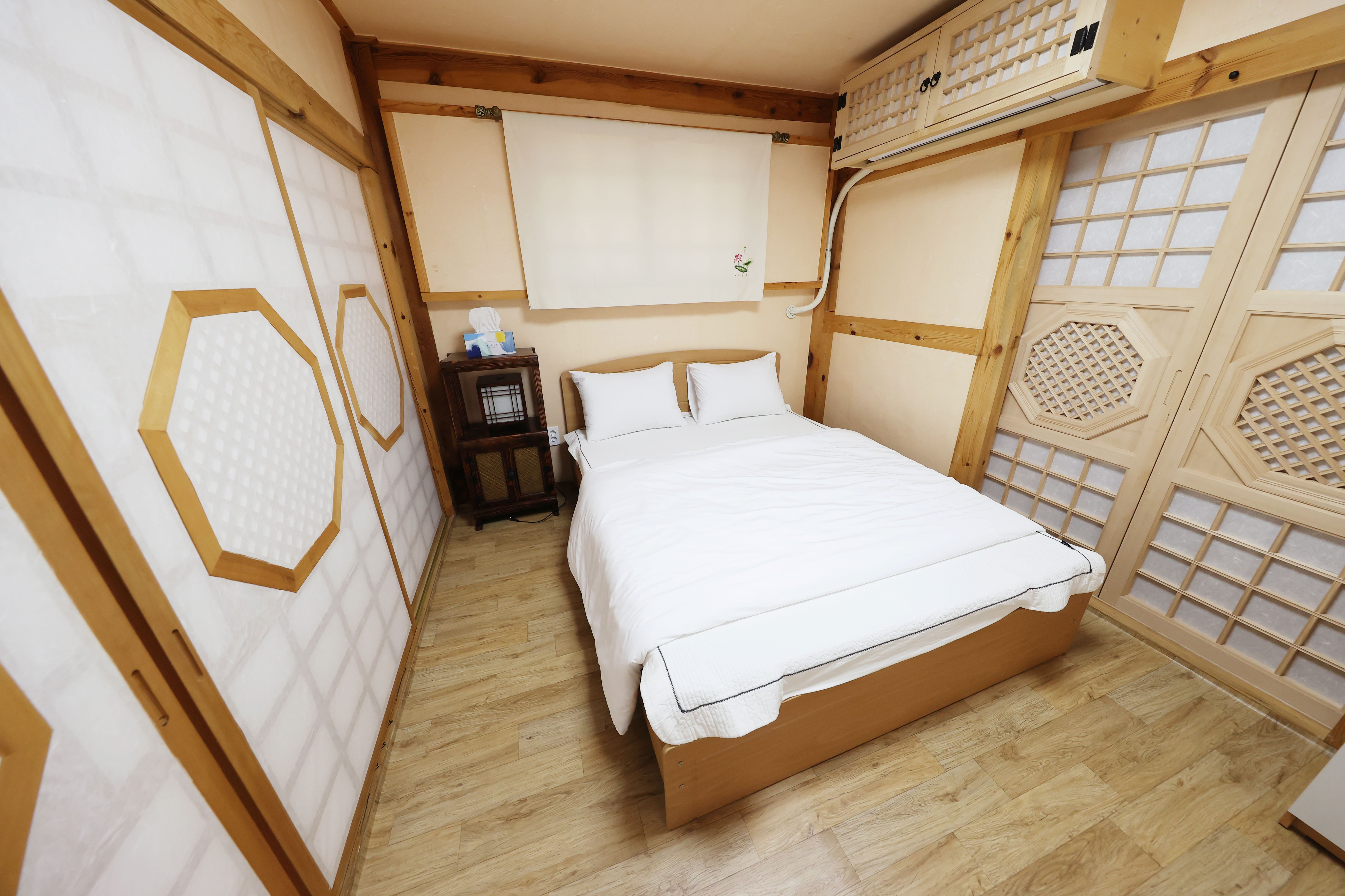 room-card-img-1