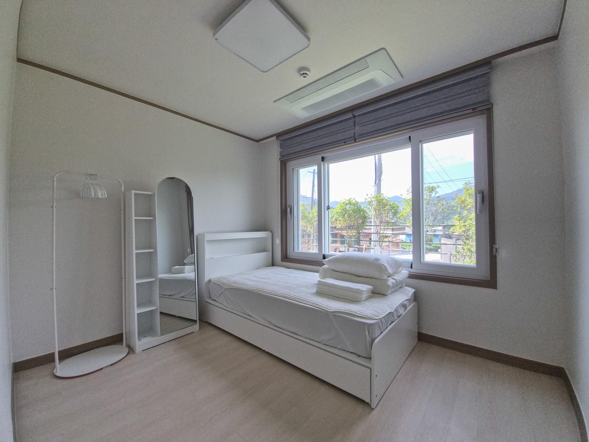 room-card-img-2